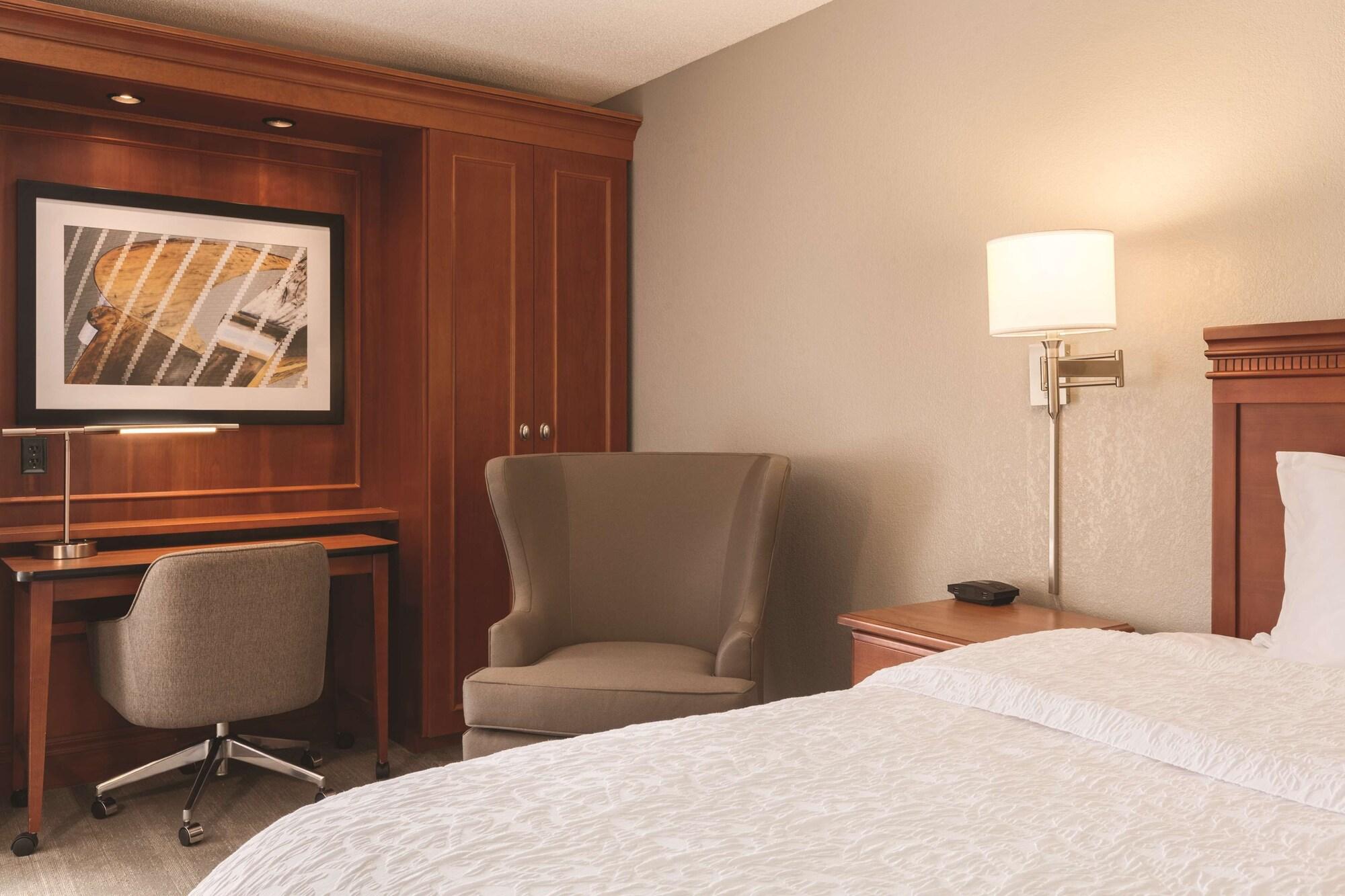 Hampton Inn Des Moines-Airport Exterior photo