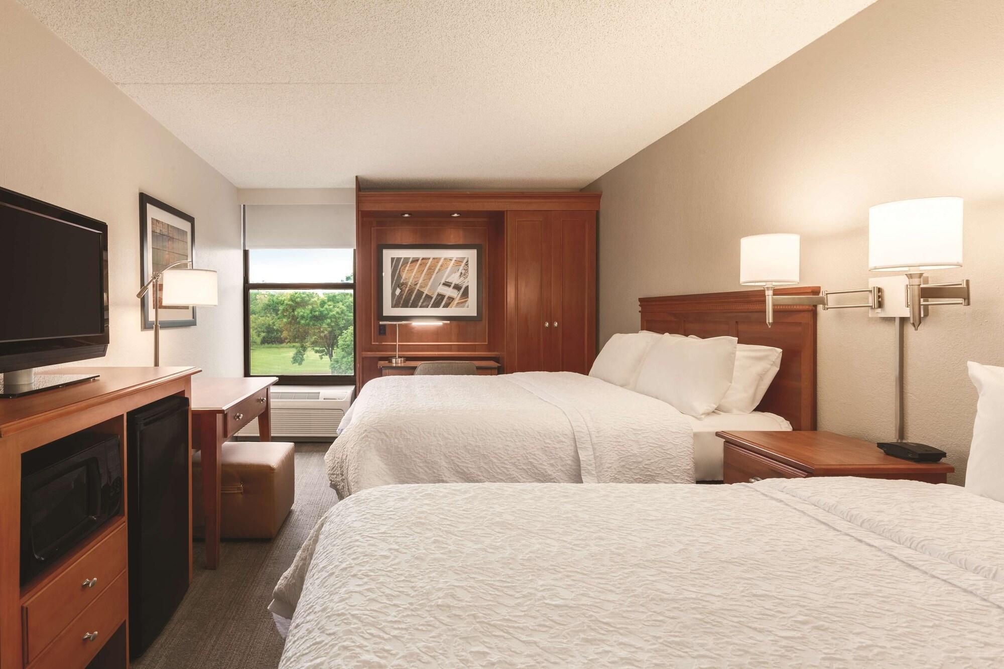 Hampton Inn Des Moines-Airport Exterior photo