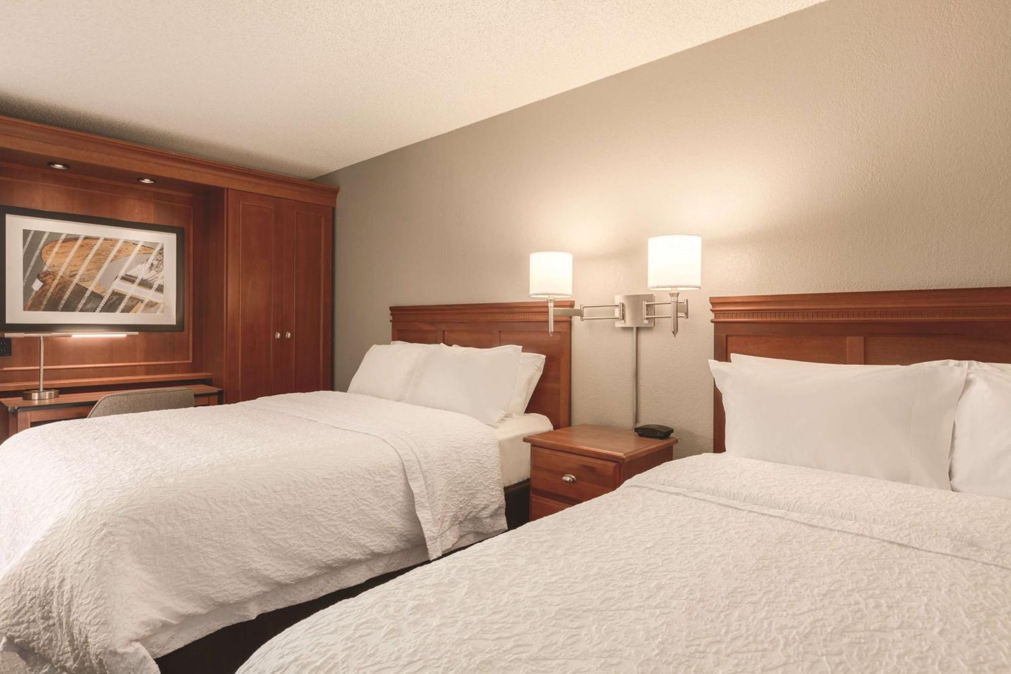 Hampton Inn Des Moines-Airport Exterior photo